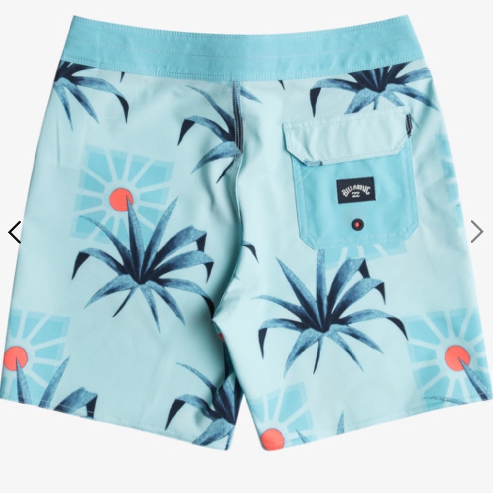 Billabong Boys Aqua and Navy Palm Swim Shorts
US 7/8 slim - Picture 2 of 6